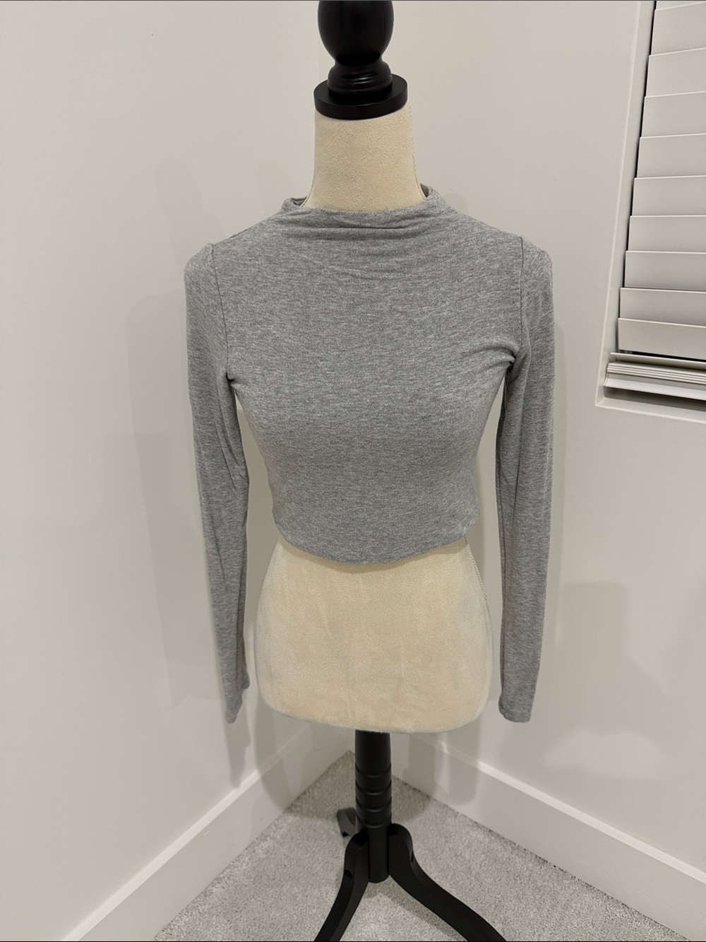 OOTDFash Heather Gray Long-Sleeve Cropped Mock Neck Top